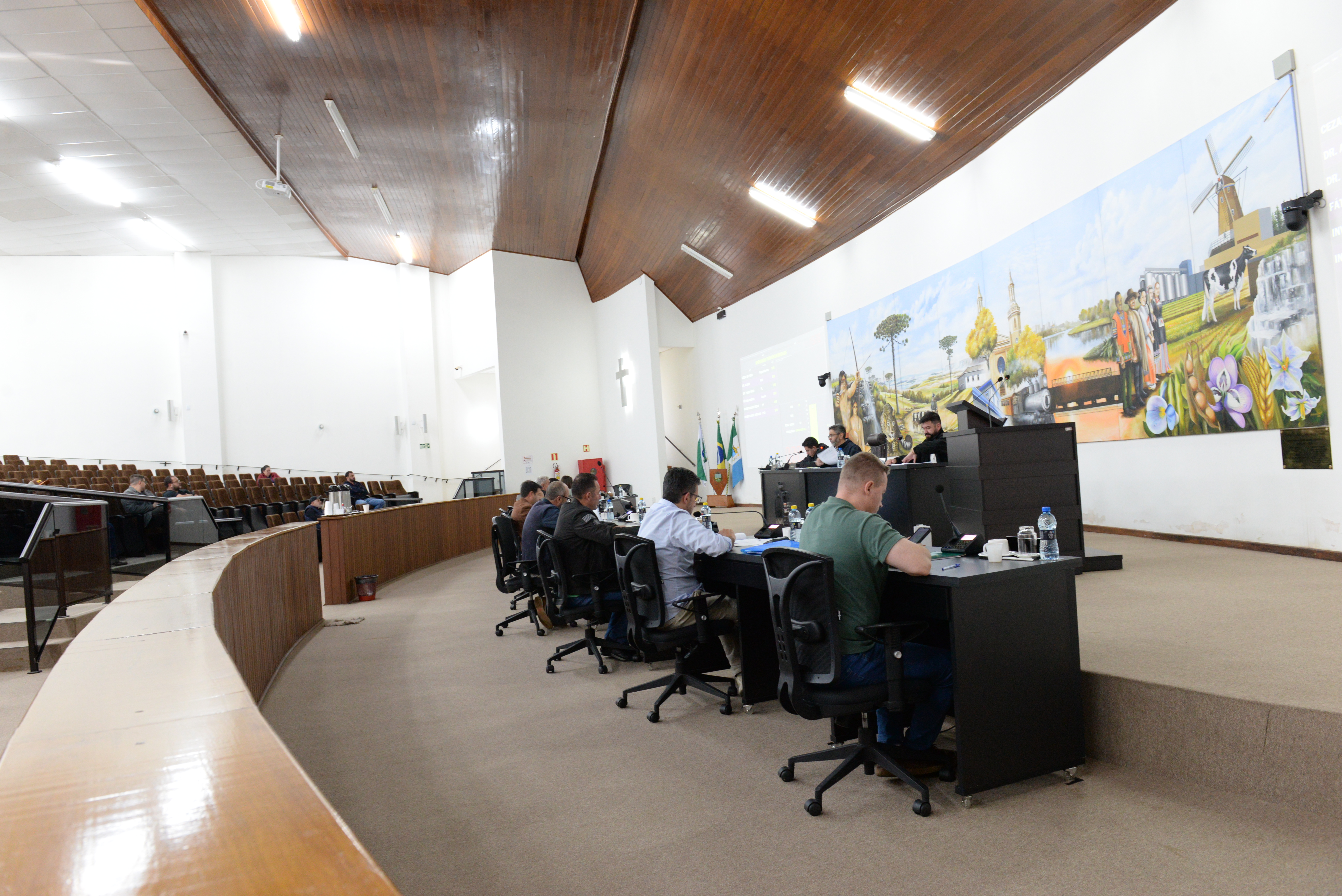 15ª sessão ordinária aprova regularização de área e seis projetos em primeiro turno