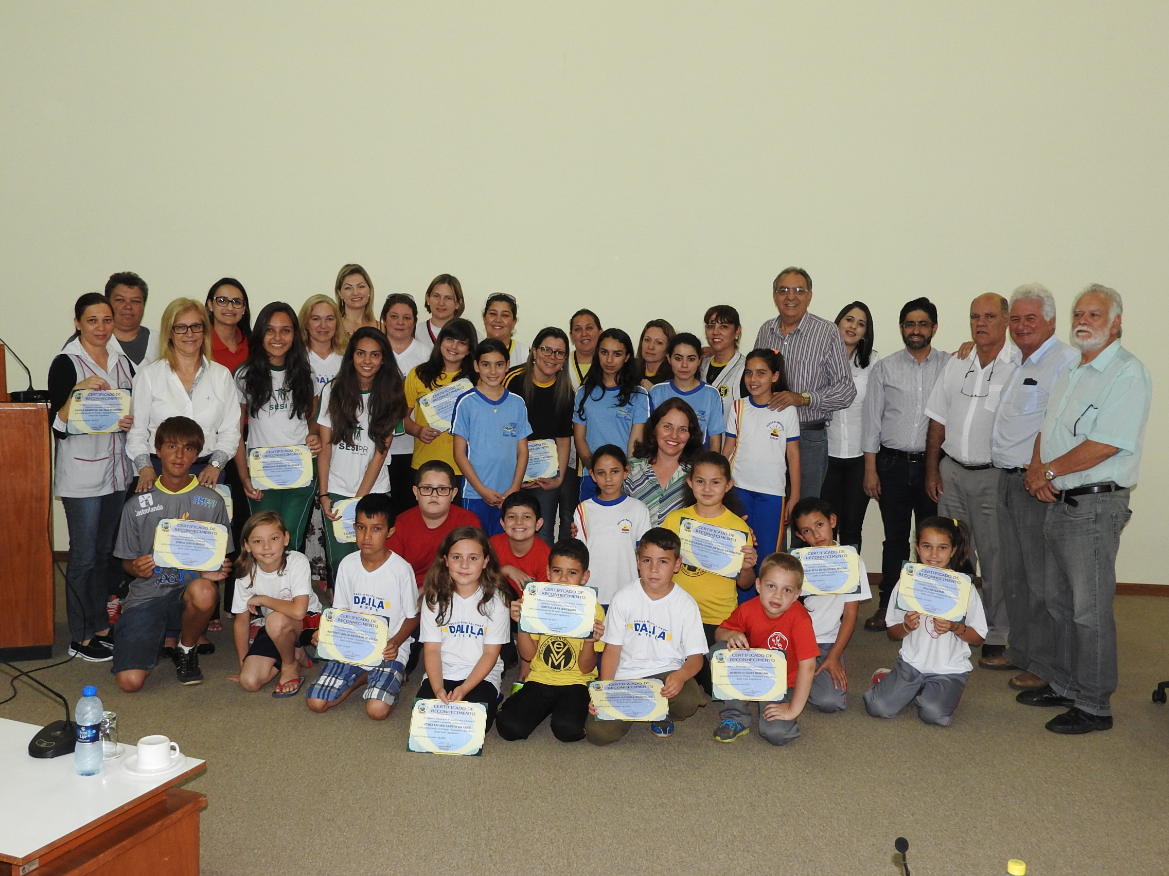 “Saudação à Bandeira”- Escolas e alunos recebem certificados