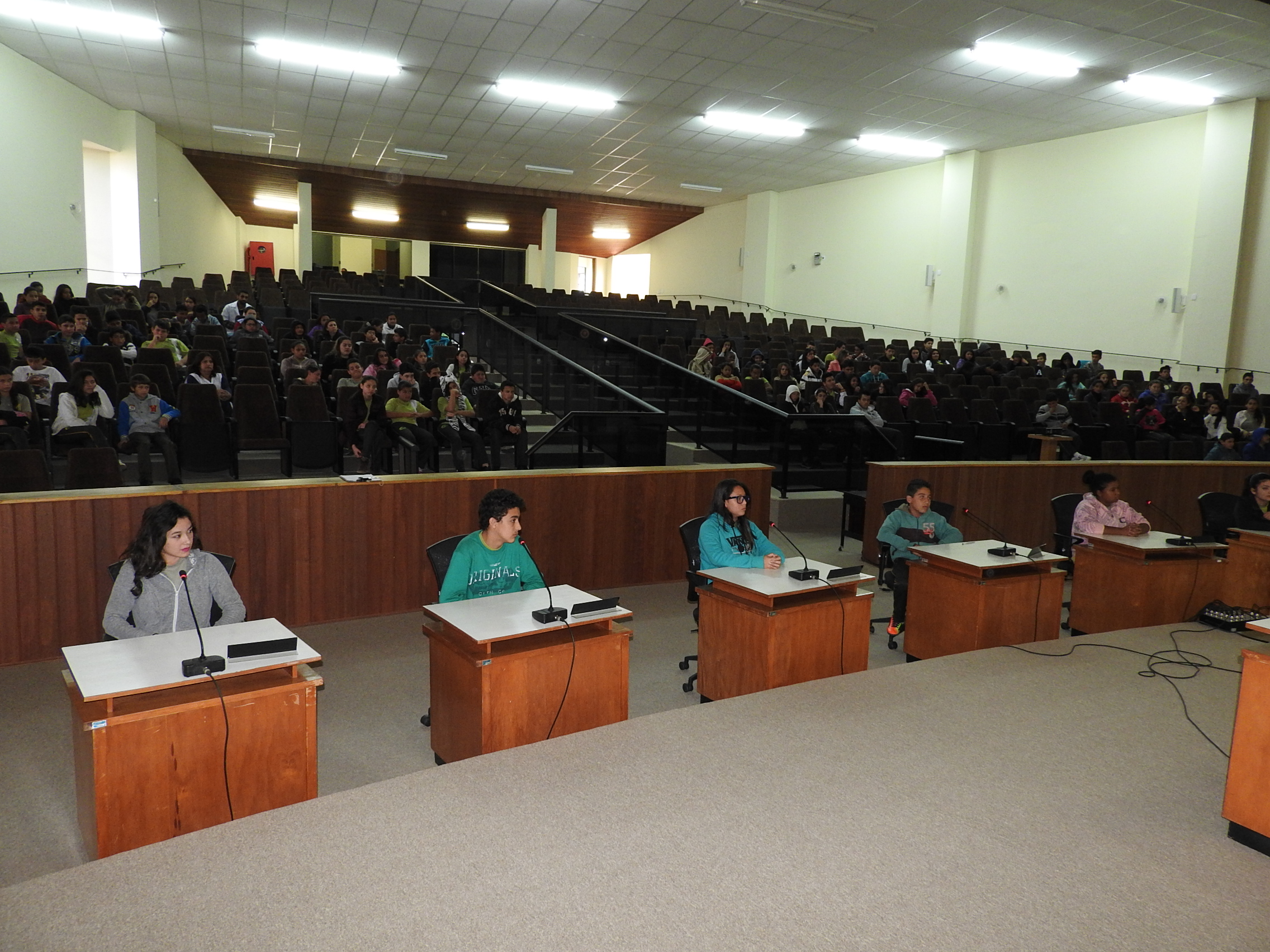 Alunos da Escola Matilde Baer visitam a Câmara