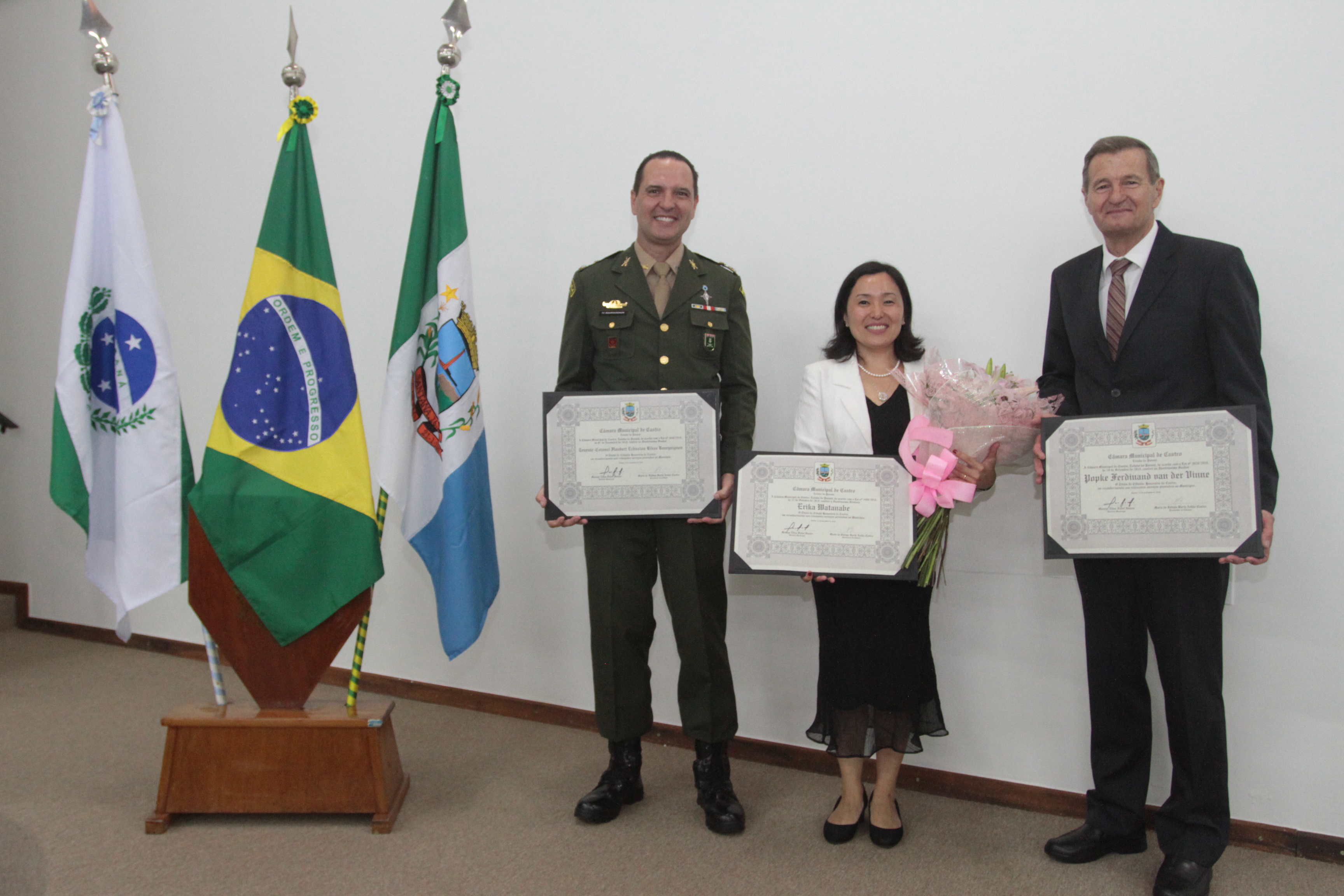 Cidadãos Honorários de Castro recebem título em Sessão Solene