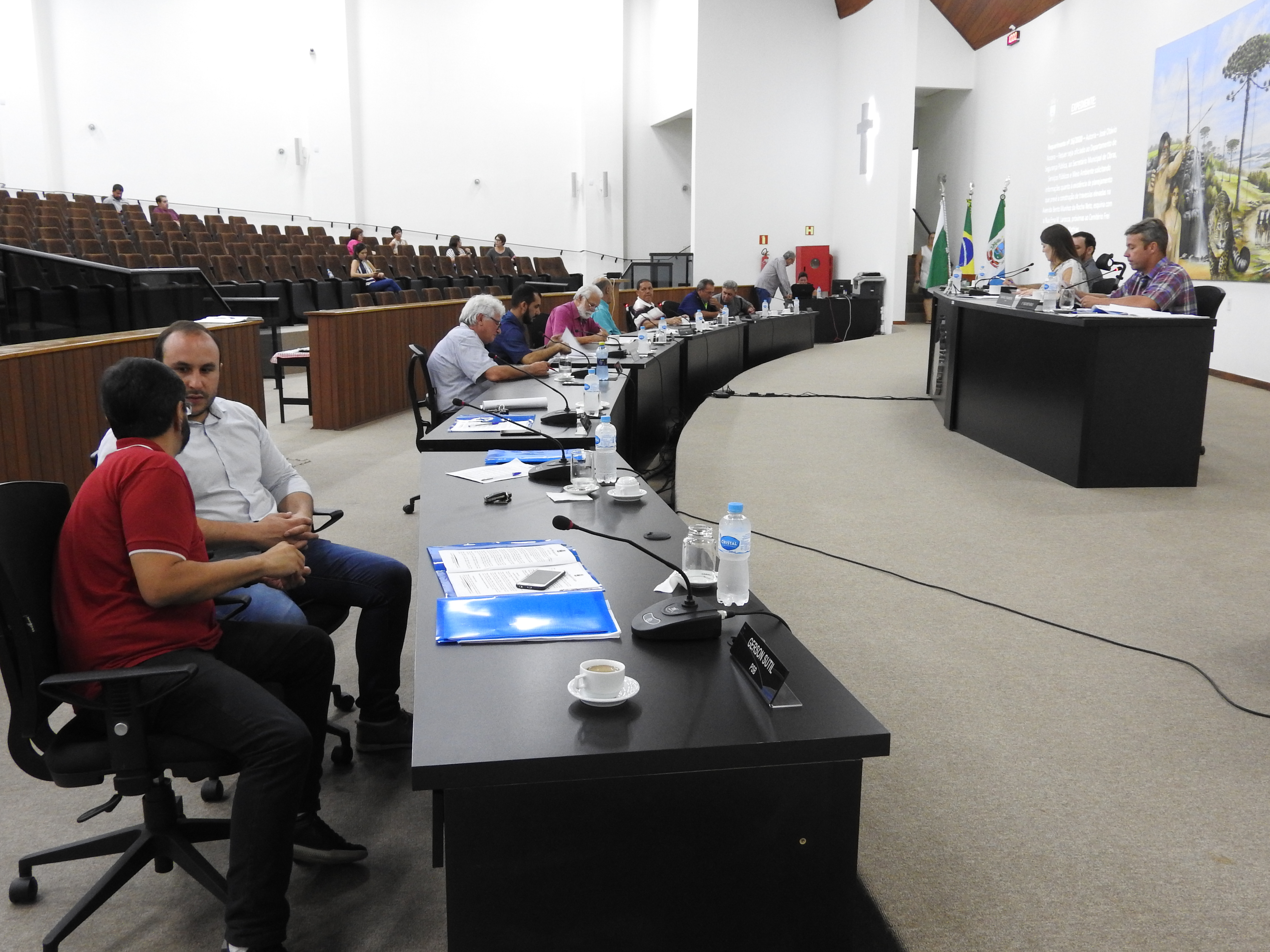 Plenário da Câmara de Castro derruba veto do prefeito