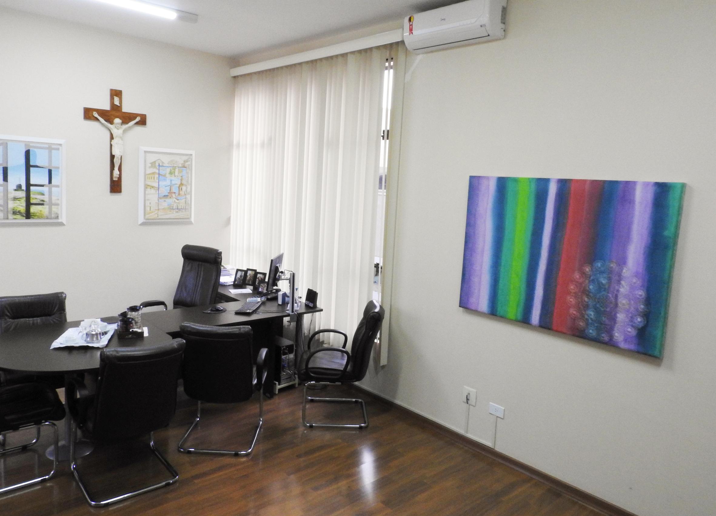 Foto Gabinete com o quadro 2.JPG