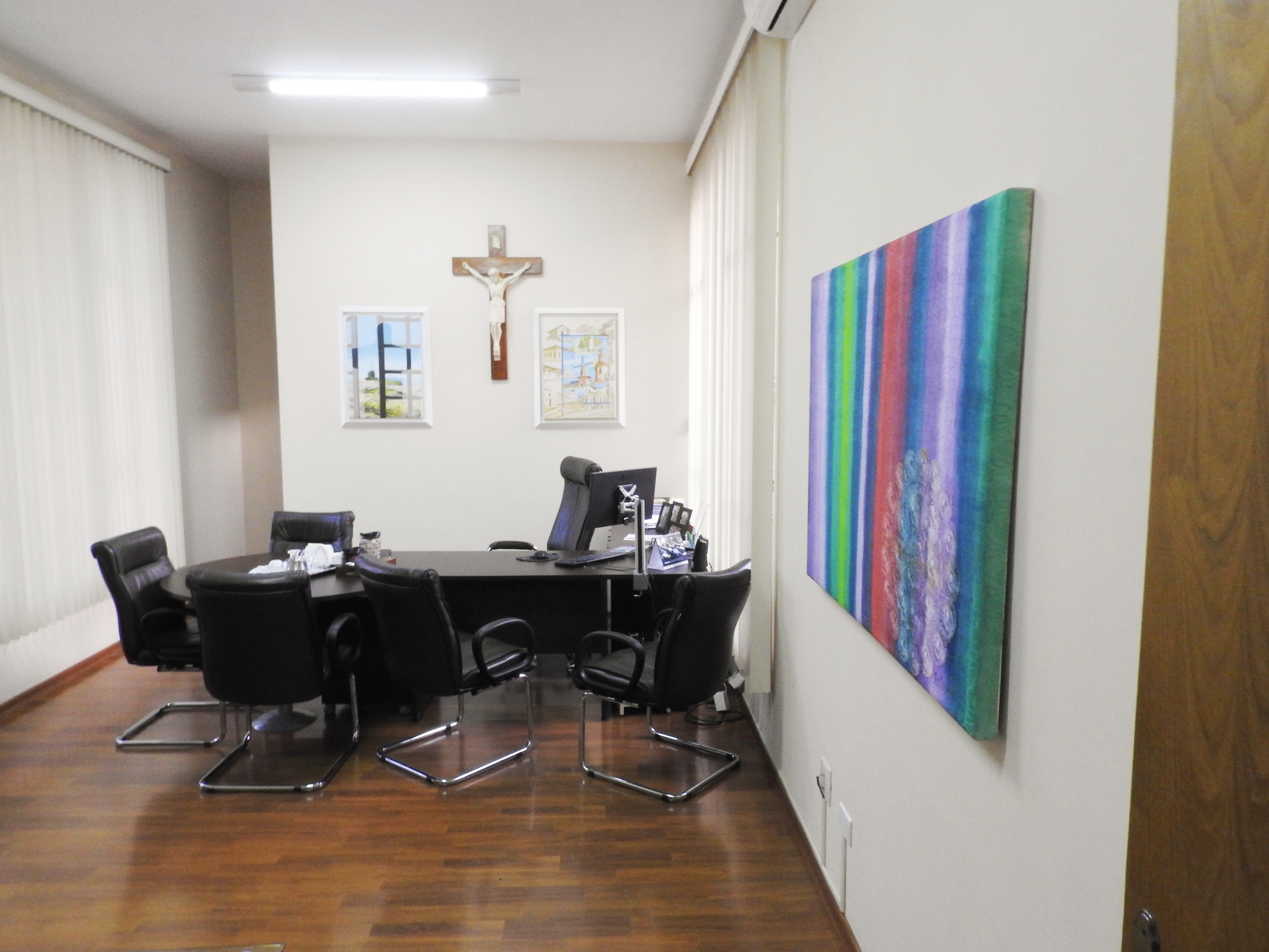 Foto Gabinete com o quadro.JPG