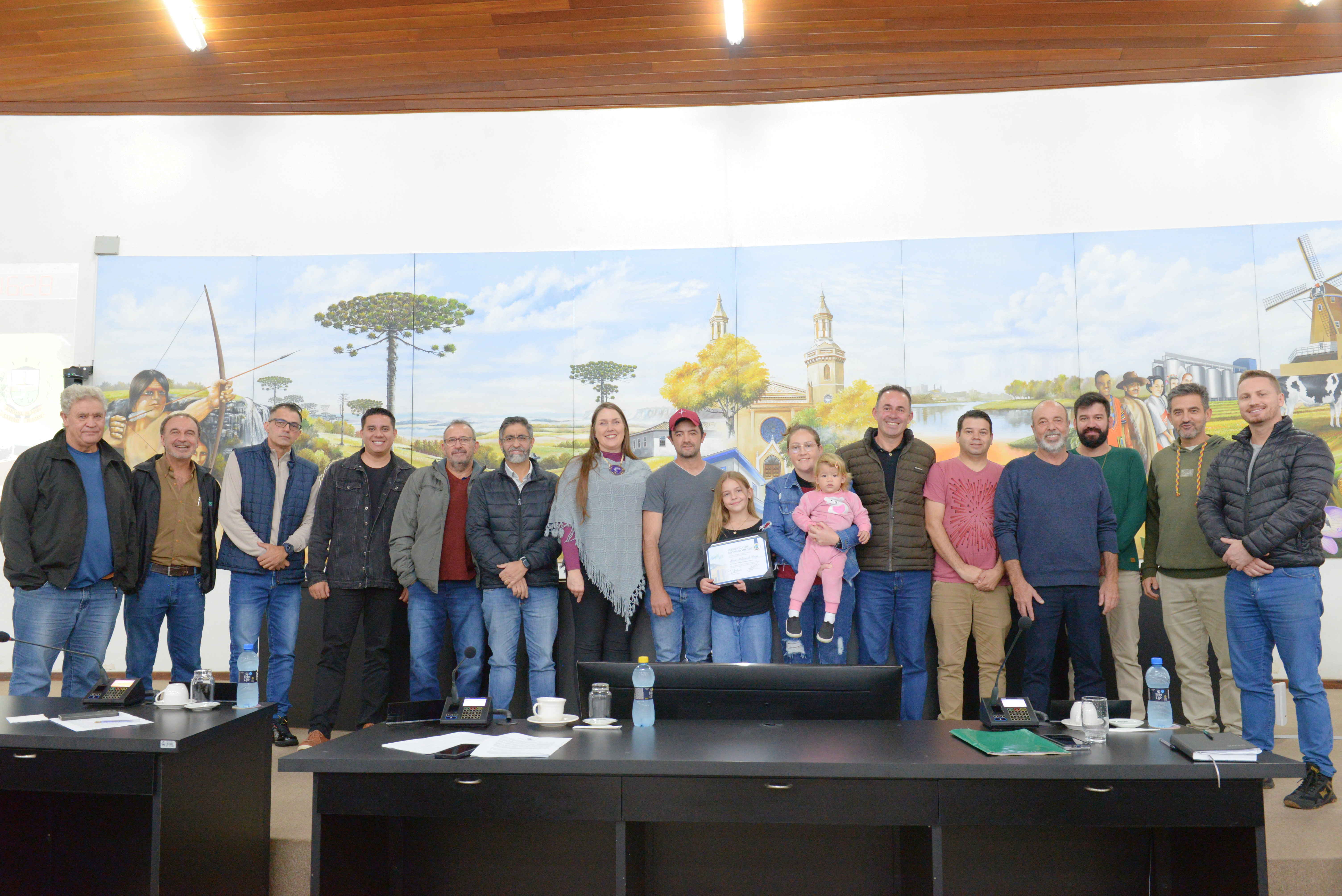Saudação à Bandeira e projeto sobre doação de área ao Estado marcam sessão 